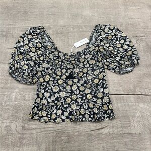 Heartloom Black Floral Puff Sleeve Smocked Top – Size M – NWT